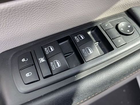 Used 2019 Chrysler Pacifica Touring-L Plus w/ Advanced Safetytec Group image 13