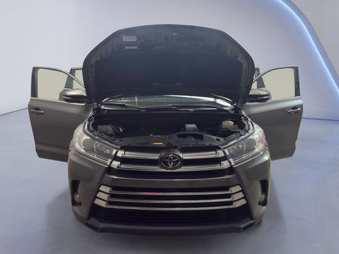 Used 2017 Toyota Highlander Limited image 9