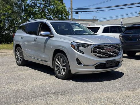 Used 2020 GMC Terrain Denali w/ Denali Premium Package AWD/4WD image 2