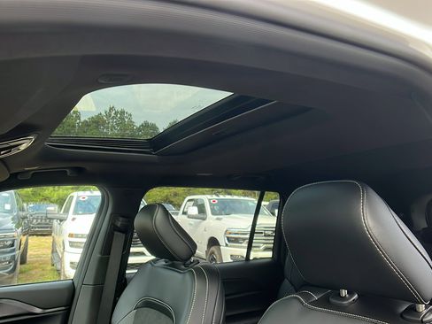 New 2025 Jeep Grand Cherokee L Altitude image 19