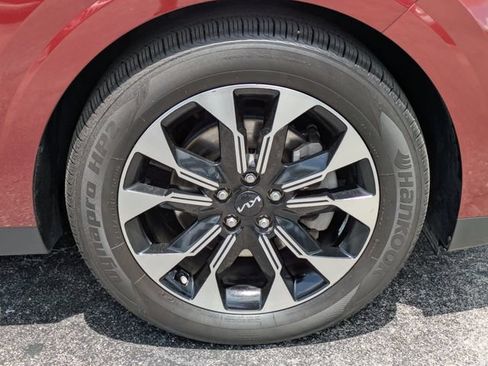 Used 2022 Kia Carnival EX FWD image 8