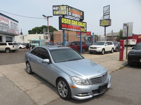 Used 2013 Mercedes-Benz C 300 4MATIC Sedan image 3