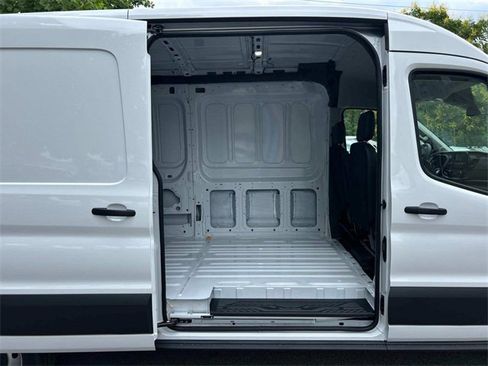 New 2025 Ford Transit 250 148 Medium Roof image 18