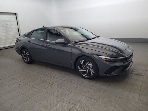 Used 2025 Hyundai Elantra SEL FWD image 11