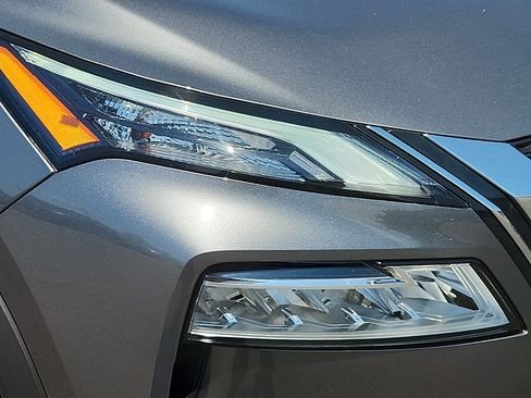 Used 2023 Nissan Rogue SV AWD/4WD image 9