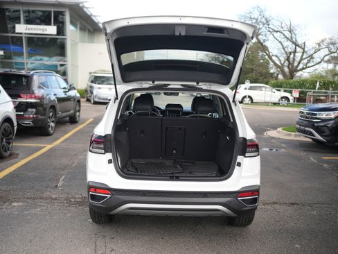 Used 2025 Volkswagen Taos SE w/ Panoramic Sunroof Package AWD/4WD image 7
