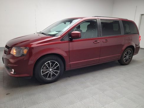 Used 2018 Dodge Grand Caravan GT image 2
