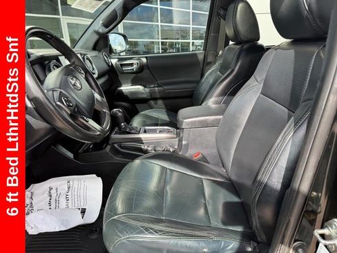 Used 2019 Toyota Tacoma TRD Sport w/ TRD Premium Sport Package AWD/4WD image 16