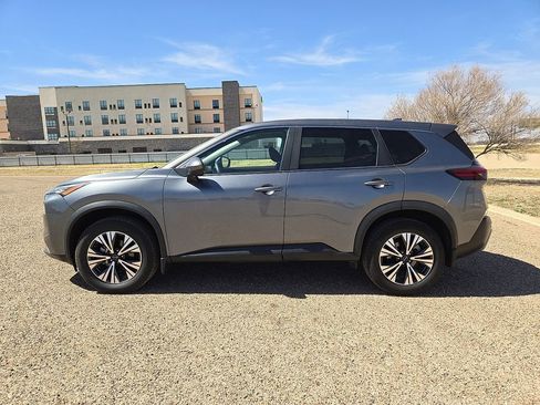 Used 2023 Nissan Rogue SV image 2