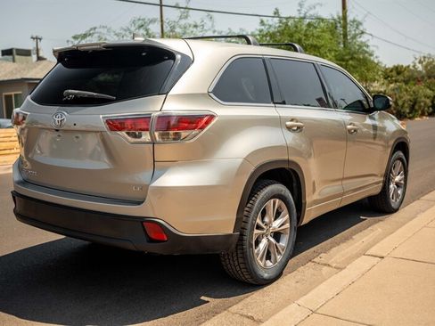 Used 2016 Toyota Highlander Plus FWD image 5