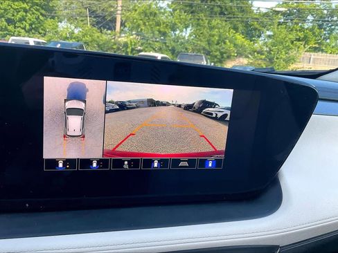Used 2025 Buick Encore GX Avenir w/ Avenir Technology Package FWD image 27