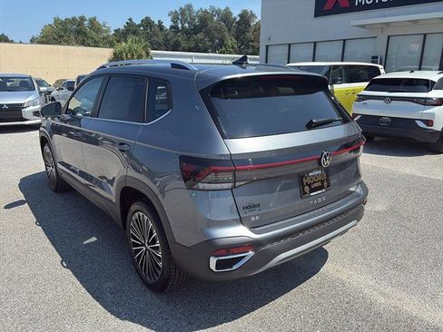 New 2025 Volkswagen Taos SE image 4