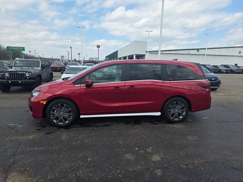New 2026 Honda Odyssey Touring image 6