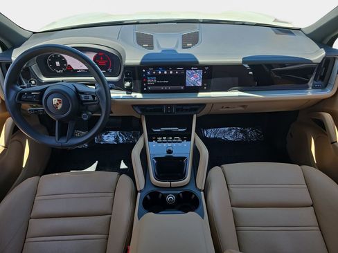 Used 2024 Porsche Cayenne AWD/4WD image 10