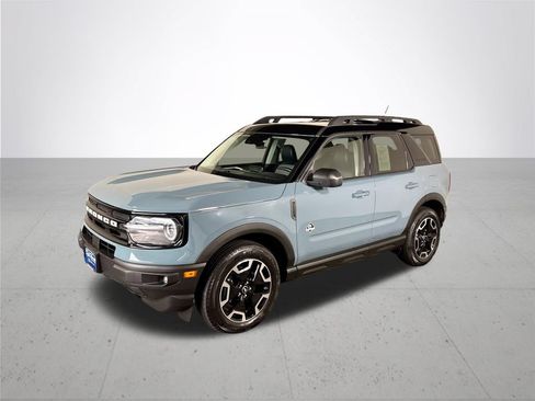 Used 2022 Ford Bronco Sport Outer Banks w/ Tech Package AWD/4WD image 2