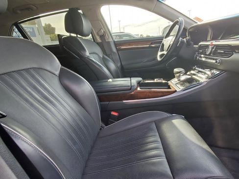 Used 2019 Genesis G90 5.0 Ultimate RWD image 4