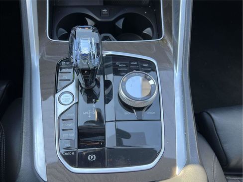 Used 2022 BMW X6 xDrive40i w/ Executive Package image 32