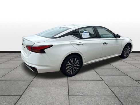 Used 2025 Nissan Altima 2.5 SV FWD image 5