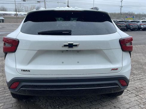 Used 2025 Chevrolet Trax RS image 3