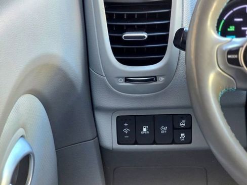 Used 2015 Kia Soul EV + FWD image 16