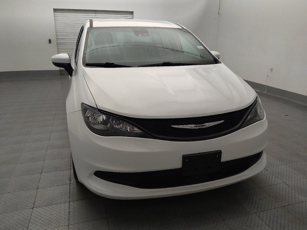Used 2023 Chrysler Voyager LX FWD image 14