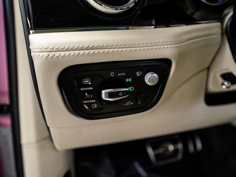 Used 2021 Bentley Bentayga image 38