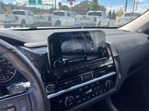 Used 2024 Nissan Pathfinder SL AWD/4WD image 30