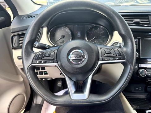 Used 2020 Nissan Rogue Sport SV image 10