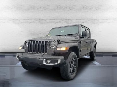 New 2023 Jeep Gladiator Sport