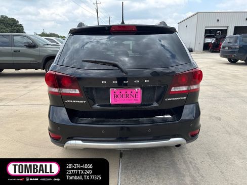 Used 2019 Dodge Journey Crossroad w/ Nav & Sun Group FWD image 10