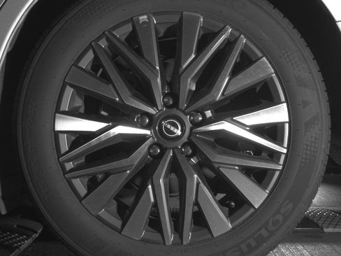 Used 2025 Nissan Altima 2.5 SV FWD image 17