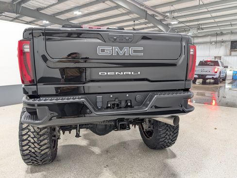 Used 2024 GMC Sierra 2500 Denali Ultimate AWD/4WD image 4