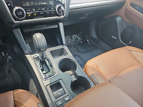 Used 2019 Subaru Outback 3.6R Touring AWD/4WD image 22