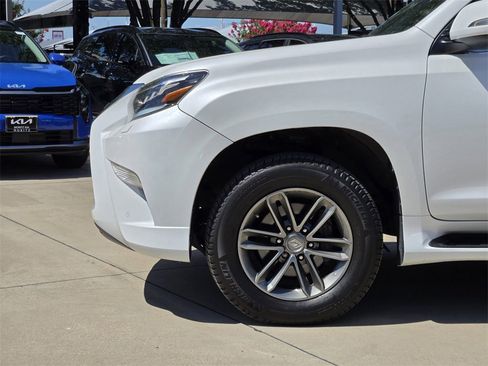 Used 2022 Lexus GX 460 Premium w/ Premium Package image 14
