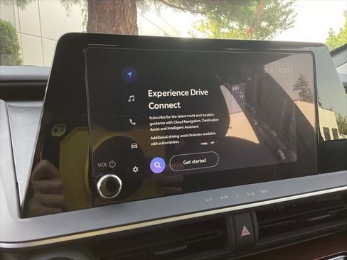 Certified 2025 Toyota Prius Plug-In Hybrid image 5