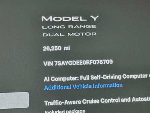 Used 2024 Tesla Model Y Long Range AWD/4WD image 18