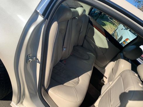 Used 2011 Buick Lucerne Super image 17