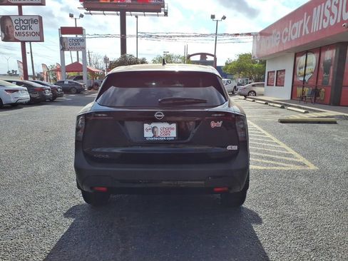 Used 2025 Nissan Kicks SV image 4