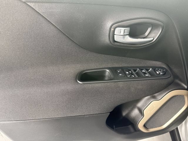 Used 2017 Jeep Renegade Latitude w/ Cold Weather Group AWD/4WD image 21