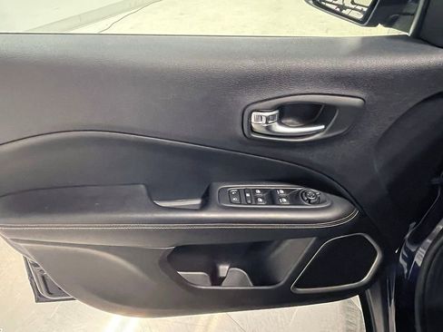 Used 2019 Jeep Compass Latitude w/ Cold Weather Group image 18