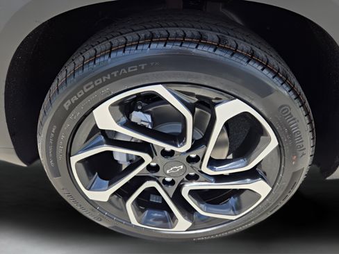 New 2026 Chevrolet Trax RS w/ Sunroof Package FWD image 32