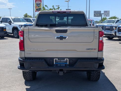 Used 2022 Chevrolet Silverado 1500 ZR2 w/ Technology Package AWD/4WD image 4