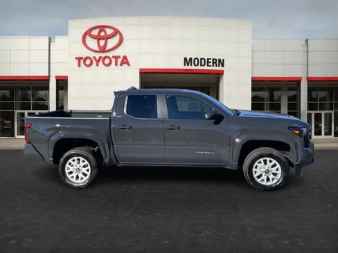Certified 2025 Toyota Tacoma SR5 image 4