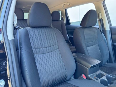 Used 2018 Nissan Rogue SV FWD image 31