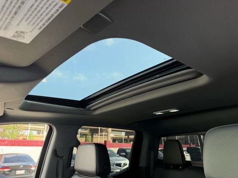 Used 2022 Chevrolet Silverado 1500 LT Trail Boss w/ LT Trail Boss Premium Package image 27