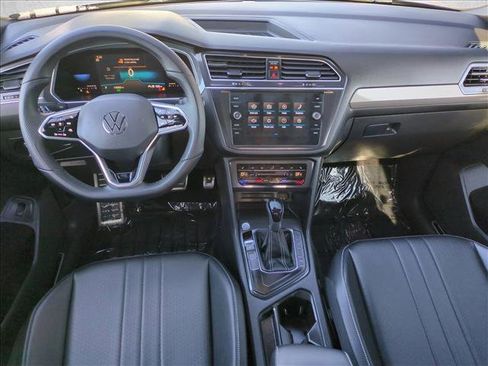 Used 2022 Volkswagen Tiguan SE R-Line image 16