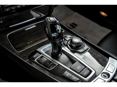 Used 2013 BMW 750Li xDrive image 22