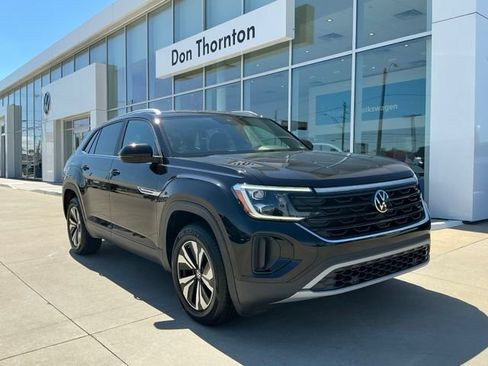 Certified 2024 Volkswagen Atlas Cross Sport SE FWD image 1