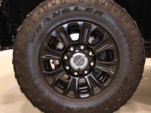 Certified 2022 Ford F350 Lariat w/ Tremor Off-Road Package image 43