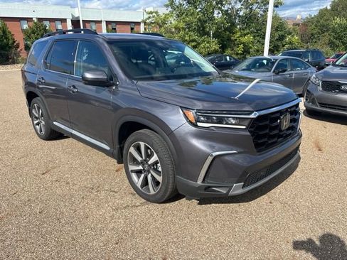 Used 2023 Honda Pilot Touring image 2